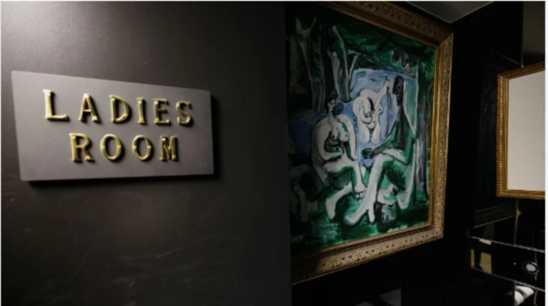 ممنوع على الرجال.. بيكاسو يسبب أزمة في حمام سيدات بأستراليا نقلت أعمال بيكاسو في متحف تسمانيا للفن القديم والجديد في أستراليا إلى مرحاض للنساء بالمتحف ذاته بعد شكوى تمييز من زائر ذ
