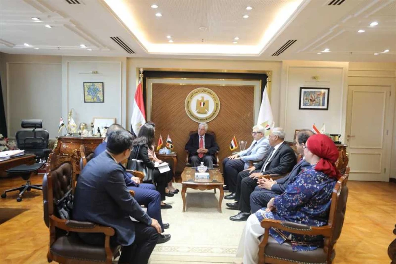 التعليم العالي تبحث مع نائب وزير العلوم والتكنولوجيا الصيني آليات التعاون التعليمي والتكنولوجي المشترك استقبل الدكتور أيمن عاشور وزير التعليم العالي