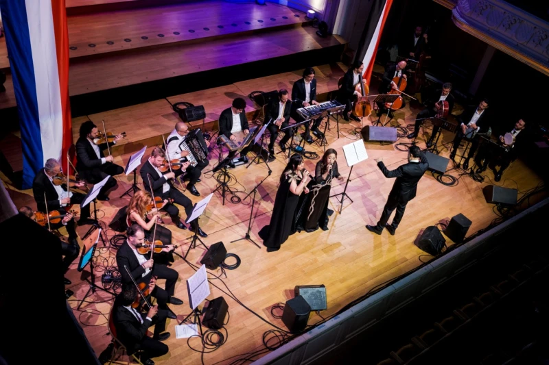 أغاني أم كلثوم تعود من جديد إلى باريس شاهد المقال التالي من صحافة السعودية عن أغاني أم كلثوم تعود من جديد إلى باريس، حالة من النوستالجيا مع موسيقي