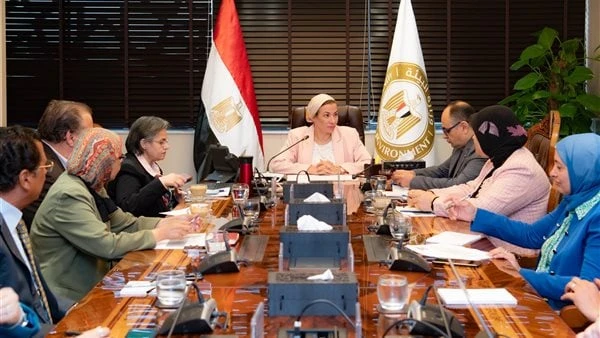البيئة: إجراءات استباقية وغرف عمليات بجميع المحافظات استعدادا لموسم السحابة السوداء عقدت الدكتورة ياسمين فؤاد وزيرة البيئة اجتماعا موسعا مع قيادات