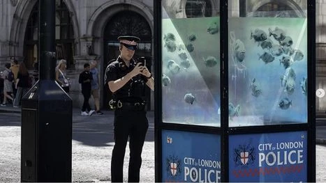 فنون: بانكسي الغامض يتحدى متابعيه للعثور على لوحاته بشوارع لندن (شاهد) شاهد المقال التالي من صحافة قطر عن بانكسي الغامض يتحدى متابعيه للعثور على