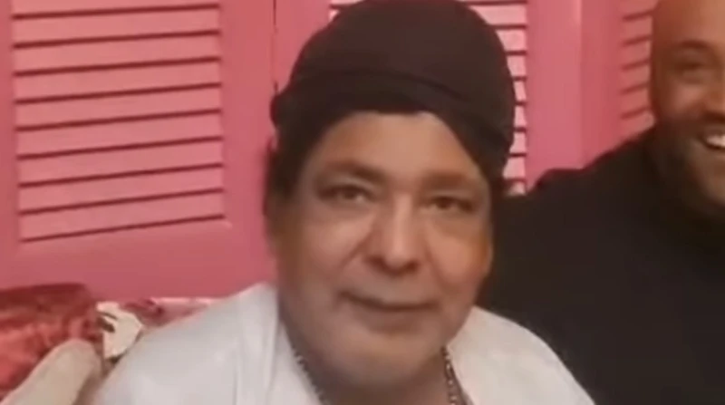 نشكر ربنا.. أول ظهور ل محمد منير بعد الوعكة الصحية (فيديو) نشرت صفحة ألتراس الفنان محمد منير، مقطع فيديو لالكينج، عقب تعرضه لوعكة صحية الأيام