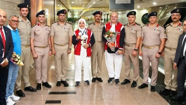 القوات المسلحة تهنئ اللاعبة سارة سمير لحصولها على فضية رفع الأثقال بأولمبياد باريس استقبل الدكتور أشرف صبحى وزير الشباب والرياضة ووفد من جهاز الرياضة