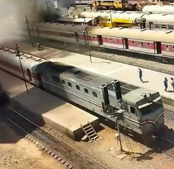 عاجل كشف حقيقة حريق قطار محطة مصر برمسيسحقيقة حريق قطار محطة مصر ، حيث انتشر دخان كثيف في أحد القطارات داخل حوش محطة مصر بميدان رمسيس في القاهرة. ولم ترد وتداولت مواقع التواصل الاج
