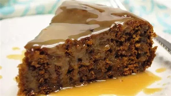 غنية بعناصر غذائية هامة .. طريقة عمل كيكة التمر للفطورتعتبر طريقة عمل كيكة التمر من وصفات الحلويات الخليجية، ومن أسهل وألذ أنواع الكيك؛ لاحتوائه على