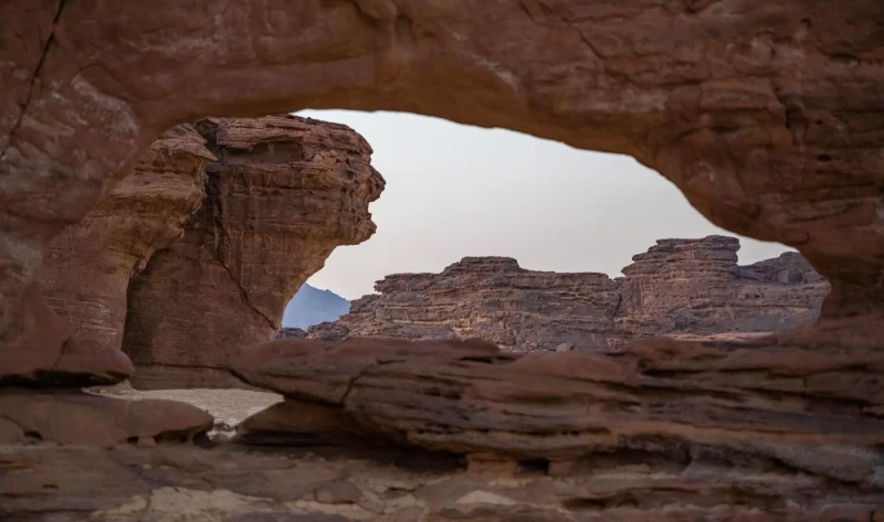 الأقواس الصخرية بصحراء حسمى.. خصائص جيولوجية وأشكال فريدة الحياة شاهد المقال التالي من صحافة السعودية عن الأقواس الصخرية بصحراء حسمى خصائص جيولوجية وأشكال فريدة، تعد الأقواس الصخري