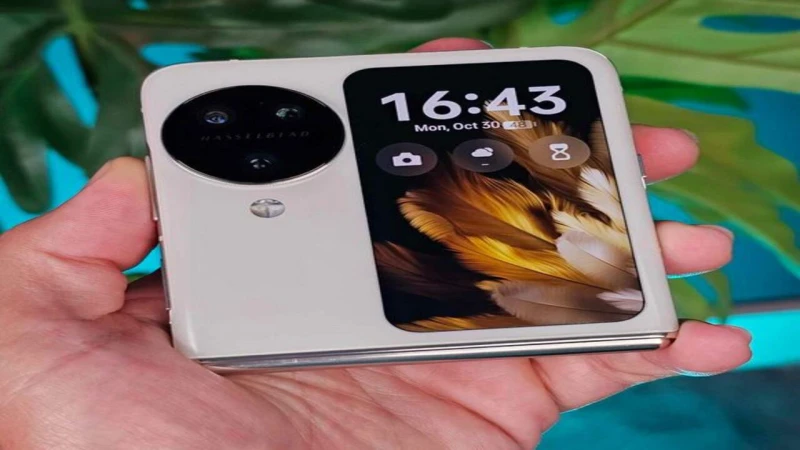 بسعر منافس و مواصفات جبارة تعرف على تفاصيل هاتف 3 بشكل كامليعتبر هذا الهاتف من الإصدارات الحديثة من هواتف شركة أوبو، وهذا الهاتف يكون له شاشة أموليد والذي له العديد من الاستخدامات