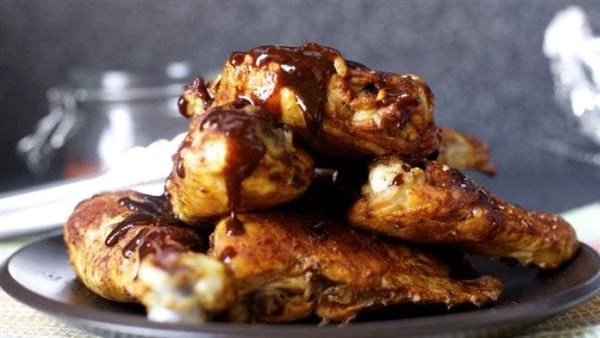 من المطبخ الإيطالي.. طريقة عمل أفخاذ الدجاج بالثوم والزنجبيلتعتبر طريقة عمل أفخاذ الدجاج بالثوم والزنجبيل، من وصفات المطبخ الإيطالي، ويمكن تحضيرها في
