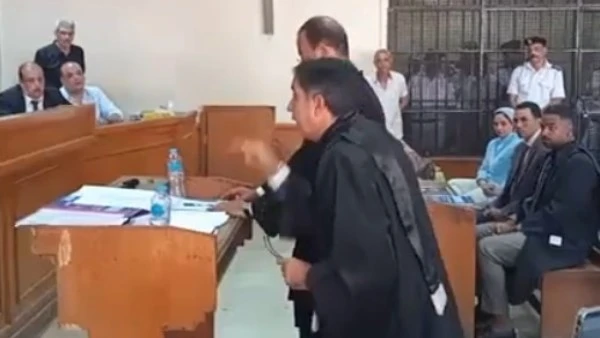 محامي سفاح التجمع أمام المحكمة: إذا ثبت تقرير الطب النفسي أن موكلي غير مريض نفسي سأطالب بإعدامه خلال جلسة محاكمة المتهم كريم سليم، المعروف إعلاميا ب