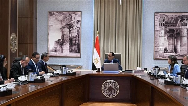 تطوير عواصم المحافظات.. مدبولي يوجه بسرعة طرح الوحدات السكنية المنفذة للحجزعقد الدكتور مصطفى مدبولي، رئيس مجلس الوزراء، اليوم، اجتماعا؛ لمتابعة موقف تنفيذ مشروع المبادرة الرئاسية ل