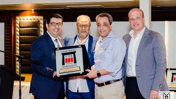 غرفة المطاعم السياحية تكرم روادها وأعضاء مجالس الإدارة السابقين ..صورأقامت غرفة المنشآت والمطاعم السياحية برئاسة ياسر التاجورى إحتفالية لتكريم رواد