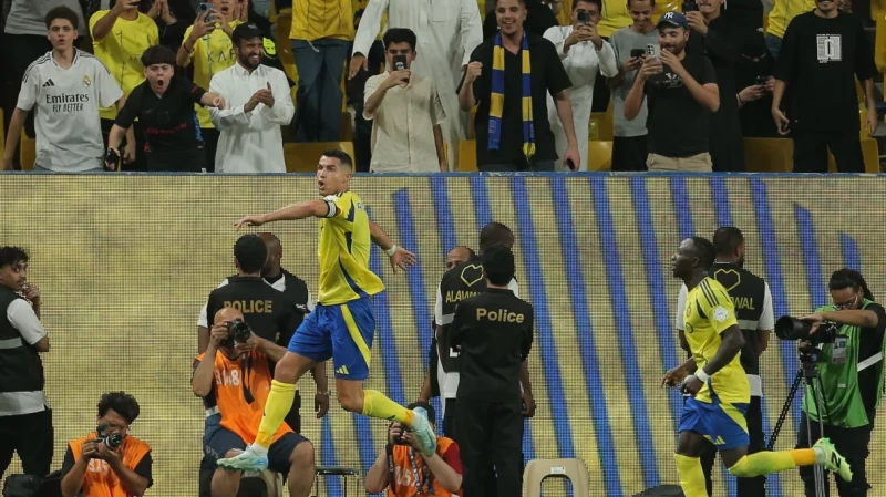 -دهس قدم رونالدو.. ركلة جزاء واضحة أمام أعين الطريس .. شاهد المقال التالي من صحافة السعودية عن دهس قدم رونالدو ركلة جزاء واضحة أمام أعين الطريس، وسقط