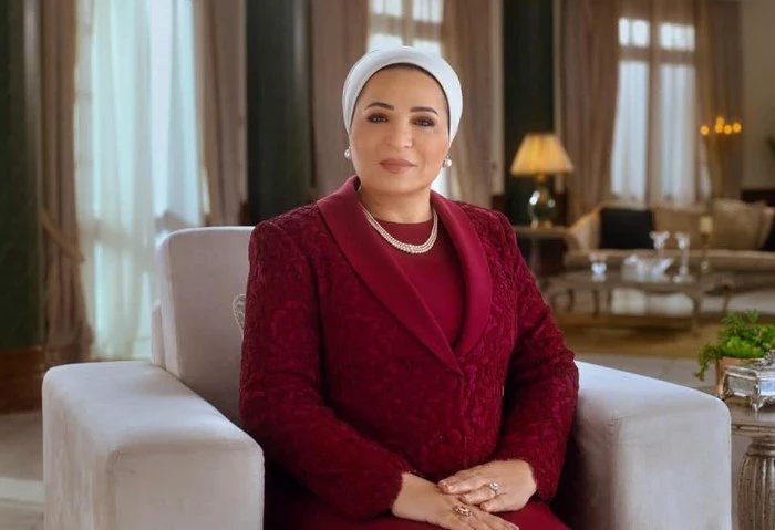 السيدة انتصار السيسي تهنئ أمهات أبطال الأولمبياد المصريين: فخورون بكم قالت السيدة انتصار السيسي، إنها أجرت اليوم اتصالا هاتفيا مع والدة كل من بطلنا الأولمبي أحمد الجندي والبطل محمد