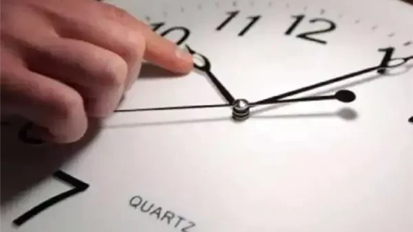 هتأخر ساعتك 60 دقيقة.. موعد تطبيق التوقيت الشتوييسعى العديد من المواطنين لمعرفة الموعد الرسمي ل إلغاء التوقيت الصيفي وعودة العمل بالتوقيت الشتوي،