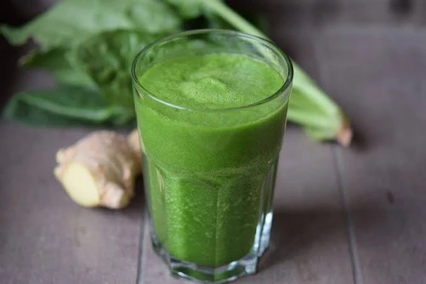 فوائد عصير الكرفس للصحة.. طريقة سهلة لتحضيره.الكرفس هو نبات ذو فوائد صحية عديدة وقيمة غذائية عالية، فهو مصدر غني بالفيتامينات والمعادن مثل فيتامين