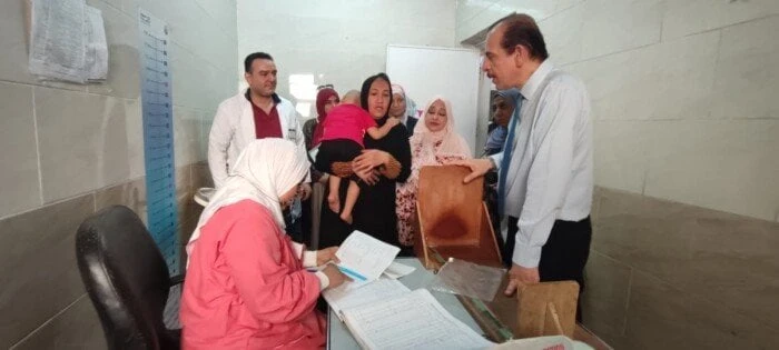 نائب وزير الصحة يوصي بصرف مكافأة لتمريض مركز طبي الزهراء بعين شمس هبة المرمىتفقد الدكتور عمرو قنديل نائب وزير الصحة والسكان، مركز طبي الزهراء للرعاية الأولية، بمنطقة عين شمس، وذلك