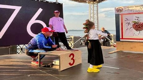 طفلة روسية معجزة تسجل رقما قياسيا روسيا جديدا في رمي السكين! (فيديو) متفرقات شاهد المقال التالي من صحافة الأفاق عربيةية عن طفلة روسية معجزة تسجل رقما