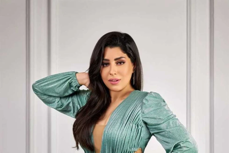 هجوم على آيتن عامر بسبب أغنيتها الأخيرة وهي تسخر افاق عربية - فوجئت الفنانة آيتن عامر بتعرضها لحملة هجوم وانتقادات شرسة من بعض نشطاء مواقع التواصل