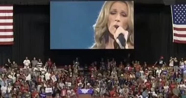 فن: سيلين ديون تسخر من تجمع انتخابي ل ترامب بسبب أغنية فيلم تيتانيك اقرأ في أفاق عربية سيلين ديون تسخر من تجمع انتخابي ل ترامب بسبب أغنية فيلم تيتانيك، سخرت الفنانة العالمية سيلين 