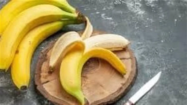 ماذا يحدث للجسم عند تناول الموز على الريق؟الموز فاكهة لذيذة ومغذية يمكن أن يكون لها العديد من الفوائد الصحية عند تناولها أول شيء في الصباح، كما أنها