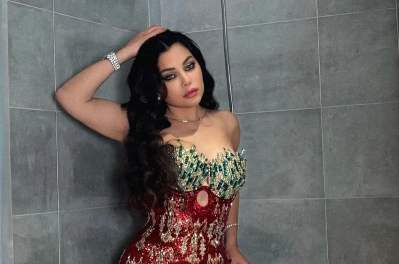 بعد اساءة نقابتي المهن التمثيلية والموسيقية المصرية الى الفنانة اللبنانية الجمهور كلنا هيفا وهبي بعد اساءة نقابتي المهن التمثيلية والموسيقية المصرية الى الفنانة اللبنانية الجمهور ك