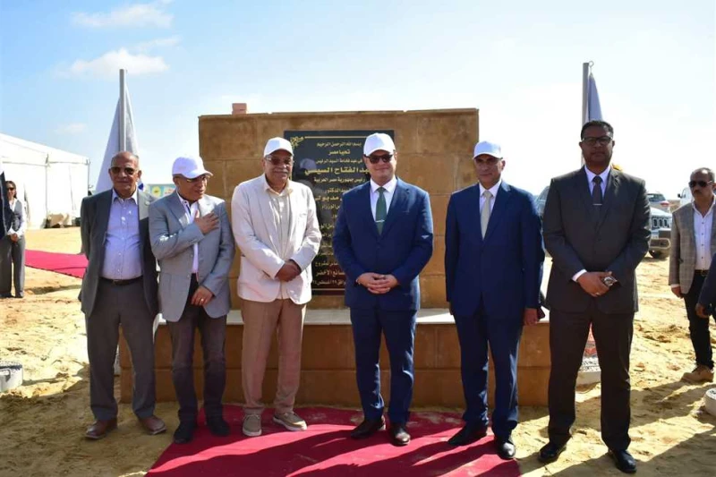 ب12 مليار جنيه.. وزير الإسكان يضع حجر أساس المجمع الصناعي الأخضر بالمنطقة الصناعية في العلمين وضع المهندس شريف الشربيني، وزير الإسكان والمرافق