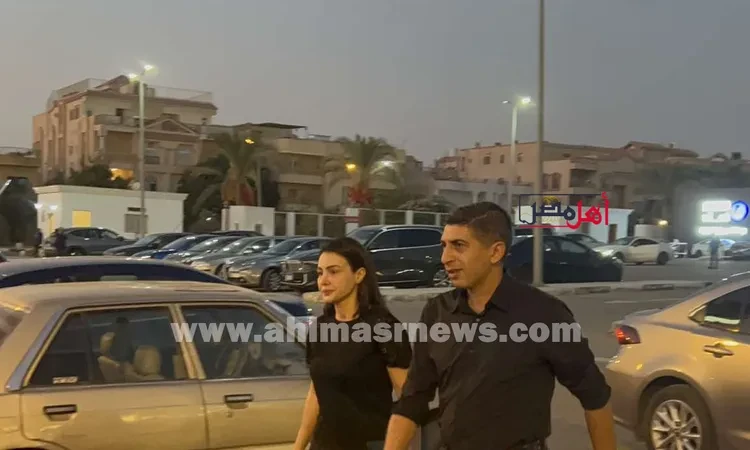 دينا فؤاد وإيمان العاصي في عزاء والد أحمد صلاح حسني تعرف على التالي دينا فؤاد وإيمان العاصي في عزاء والد أحمد صلاح حسني، وصلت منذ قليل كل من الفنانة