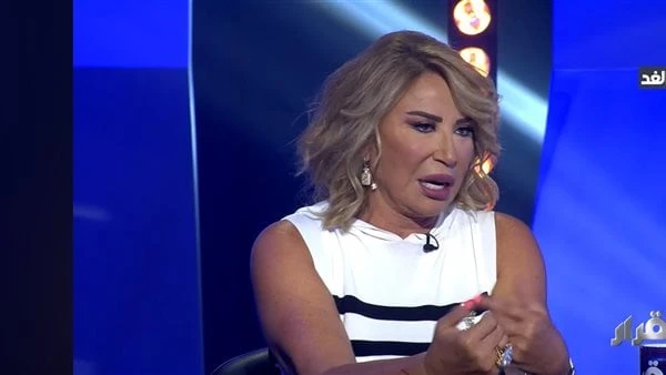 ايناس الدغيدي: أحمد زكي ضرب نفسه بالشبشب بسببي فى تصوير هذا الفيلمحلت المخرجة الكبيرة إيناس الدغيدي ضيفة علي برنامج القرار ، والمذاع عبر قناة الغد