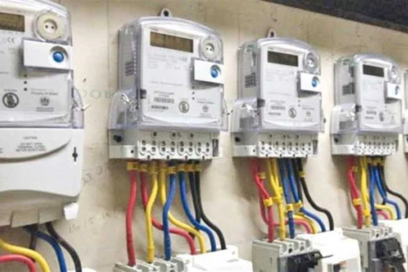 كيس الملح لن ينفع بعد الآن.. الحكومة تستخدم تقنيات جديدة لكشف سرقة الكهرباء (فيديو) كشف الدكتور مصطفى مدبولي، رئيس مجلس الوزراء، عن استخدام وزارة الكهرباء والطاقة المتجددة تقنيات ج