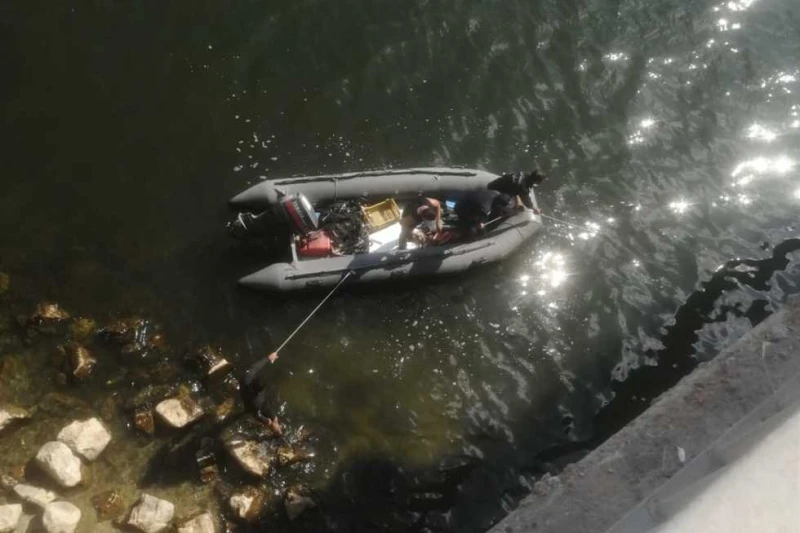 مصرع شخص غرقا بمياه النيل في دمياط لقي شخص مصرعه غرقا بمياه نهر النيل بمدينة دمياط، وكانت الأجهزة الأمنية قد تلقت بلاغا أفاد مصرع شخص في العقد الخامس