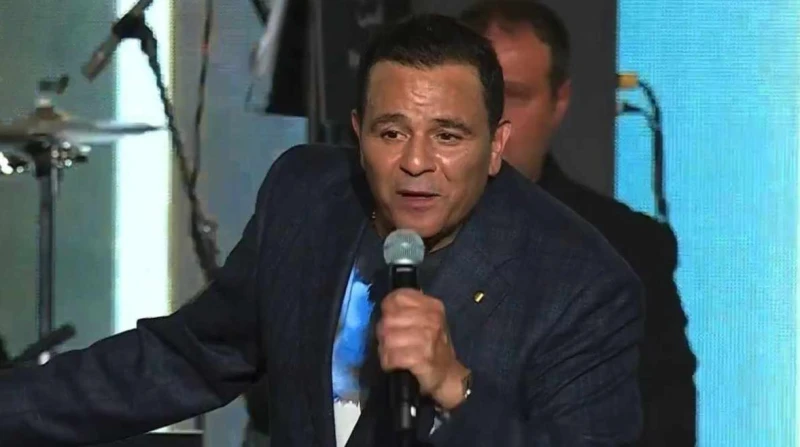 محمد فؤاد لافاق عربية: أخويا زي الفل كشف الفنان محمد فؤاد، عن الحالة الصحية لشقيقه عبد العزيز فؤاد، قائلا إن حالته الصحية تحسنت بشكل كبير، مضيفا: الحمدلله أخويا الحاج عبد العزيز بق