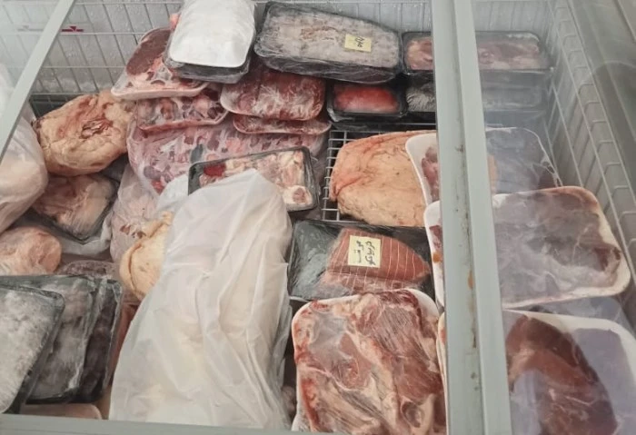 ضبط 14 طن لحوم ودواجن ومقطعات ومصنعات فاسدة بالجيزة أكد المهندس عادل النجار محافظ الجيزة، علي مواصلة جهود تمشيط الأسواق والمحلات والمنشآت التجارية