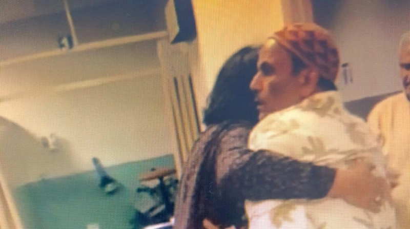 محمد فؤاد عن طبيب عين شمس: مصطفى أخ عزيز ومسامح في أي شيء حصل ظهر الفنان محمد فؤاد في مقطع فيديو قصير، عرضه الإعلامي أحمد موسى ببرنامجه على مسؤوليتي