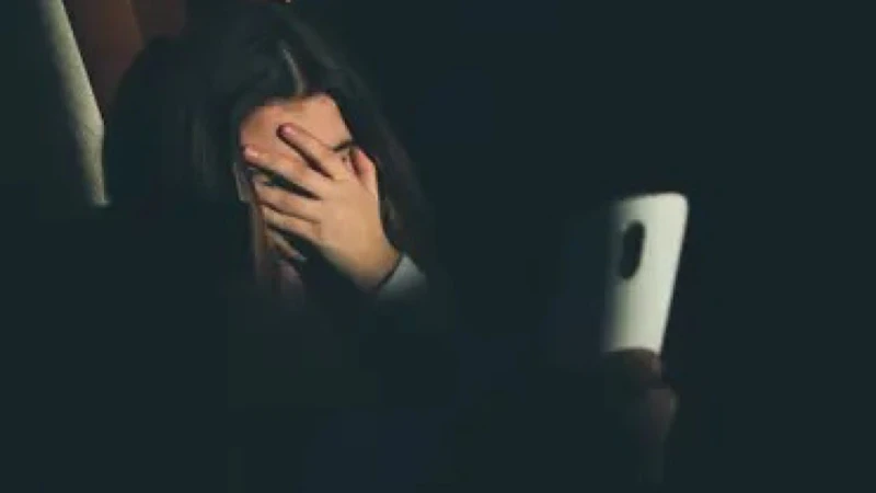 فتاة تتعرض لابتزاز إلكتروني من صديقتها بسبب الشغل اخر خبر اخر خبر، فتاة تتعرض لابتزاز إلكتروني من صديقتها بسبب الشغل،في واحدة من قضايا الابتزاز