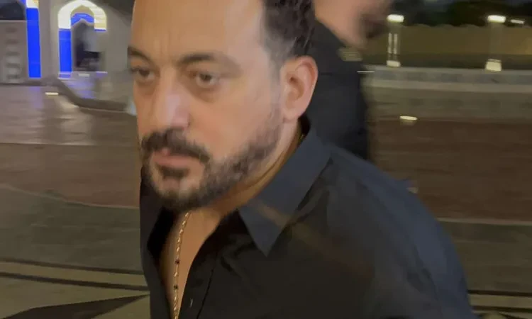 دياب يؤدي العزاء في والد الفنان أحمد صلاح حسني (صور) تعرف على التالي دياب يؤدي العزاء في والد الفنان أحمد صلاح حسني (صور)، حرص الفنان دياب على تأدية