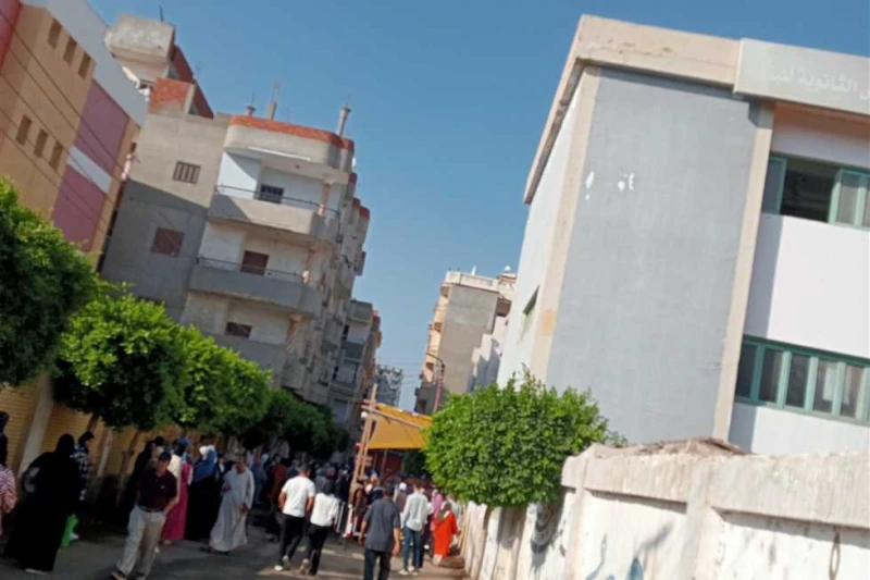 تباين آراء طلاب الثانوية بشأن امتحان اللغة العربية للدور الثاني بالشرقية أدي طلاب الثانوية العامة بمحافظة الشرقية، أول أيام امتحانات الدور الثاني في مادة اللغة العربية، وسط تطبيق ك