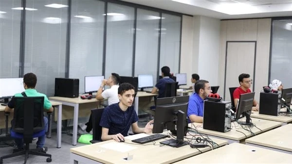 معامل جامعة عين شمس تستعد لاستقبال الطلاب لتسجيل الرغبات في مرحلة تقليل الاغترابتستعد معامل تنسيق جامعة عين شمس، لاستقبال طلاب الثانوية العامة بشعبتيها العلمي والأدبي،حيث سيتم إتاح