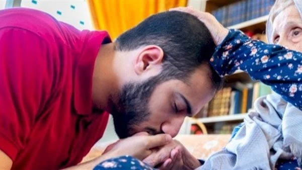 حكم من يستهين بأمه ولا يستجيب لها.. عالم أزهري يحذرأكد الشيخ أبو اليزيد سلامة، من علماء الأزهر الشريف، على دقة تعبير القرآن الكريم في مسألة حقوق الوالدين، مشيرا إلى أن القرآن يولي