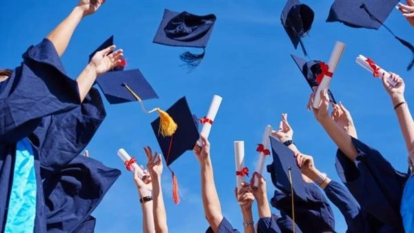 من الثانوية للكلية.. خطوات حاسمة للنجاح في المرحلة الجامعيةتعتبر مرحلة الانتقال من الثانوية إلى الجامعة حاسمة فى حياة الطلاب، لذلك نقدم بعض الخطوات