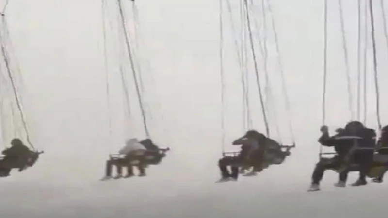 32 راكب معلق في الهواء بمنتزه ألعاب بالمكسيك .. فيديو اخر خبر اخر خبر، 32 راكب معلق في الهواء بمنتزه ألعاب بالمكسيك فيديو،تعرض مجموعة من 32 راكب في