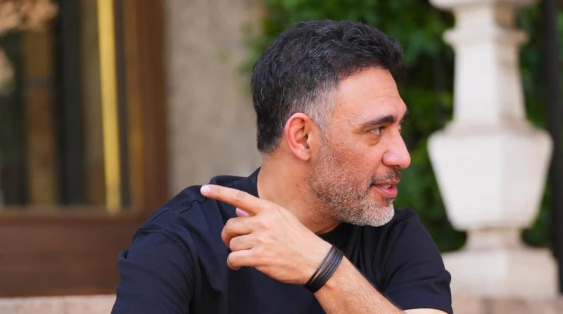 غلطة وندمان عليها.. عمرو مصطفى يسخر من الهضبة واصل الملحن عمرو مصطفى نشر العديد من المنشورات التي يسخر فيها من الفنان عمرو دياب، بطريقة غير مباشرة من خلال الإشارة إليه دون ذكر اسمه