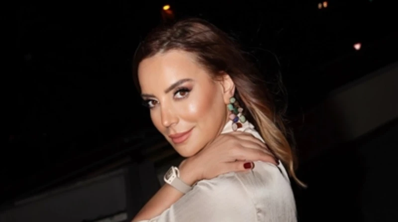 فنانة سورية تبيع سيارتها: مقدرتش أصرف ع البنزين أعلنت الفنانة السورية شكران مرتجي عن اضطرارها لبيع سيارتها، لعدم استطاعتها تغطية تكاليف البنزين.وقالت