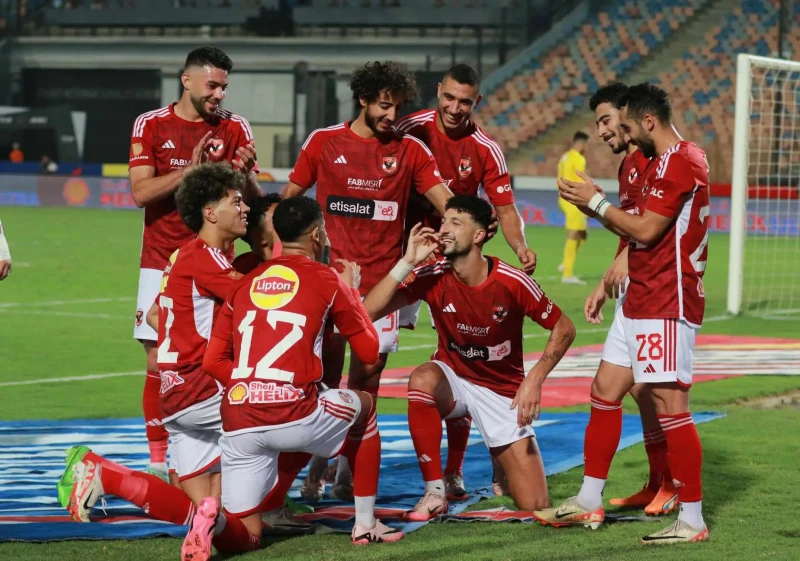 يبحث الكثيرون من محبي القلعة الحمراء عن موعد تسليم الأهلي درع الدوري المصري ال 44 في تاريخه بعد حسم اللقب أمس بالفوز على سموحة بهدف نظيف ضمن منافسات