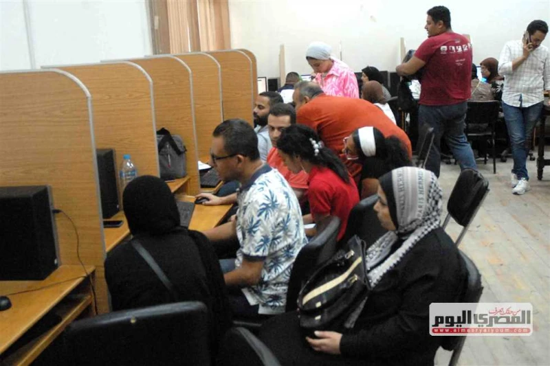 م 330 ألف من طلاب المرحلة الثانية سجلوا رغباتهم أعلن مكتب التنسيق للقبول بالجامعات والمعاهد اليوم الأحد، أن عدد الطلاب الذين سجلوا رغباتهم في تنسيق