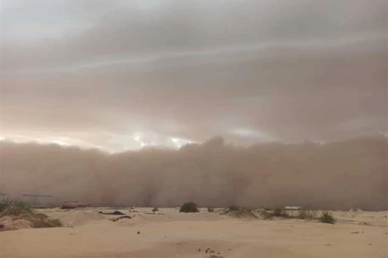 أمطار غزيرة تضرب شرق العوينات في الوادي الجديد شهدت منطقة شرق العوينات بمحافظة الوادي الجديد، اليوم الإثنين، سقوط أمطار غزيرة صاحبها عواصف ترابية