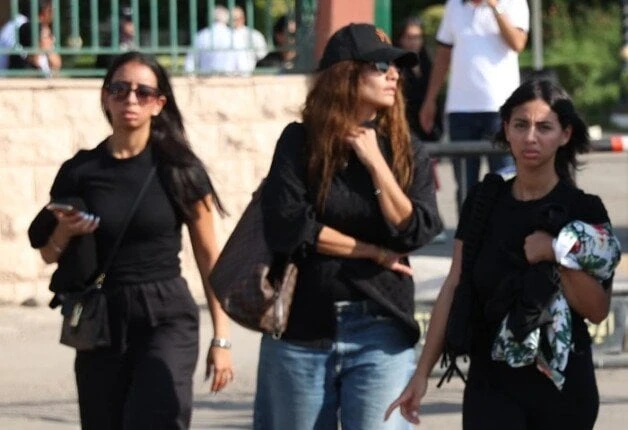 زينة أبرز الحاضرين بجنازة ميريت رحميميريت رحمي.. شيع منذ قليل جثمان سيدة الأعمال ميريت رحمي التي غيبها الموت أمس الجمعة إلى مثواه الأخير بمقابر