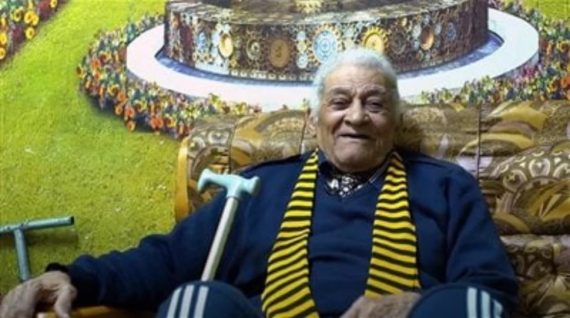 تطورات الحالة الصحية لصالح العويل.. بؤرة دم بالمخ ورنين كشف هشام، ابن الفنان صالح العويل، عن تطورات الحالة الصحية لوالده، بعد معاناته أمس الأول من