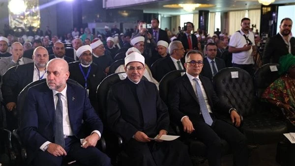 رئيس جامعة الأزهر يشارك بافتتاح المؤتمر الدولي دور المرأة في بناء الوعيشارك الدكتور سلامة جمعة داود، رئيس جامعة الأزهر، في فعاليات الجلسة الافتتاحية