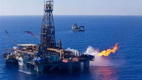 كشف بترولي جديد في الصحراء الغربية تفاصيلأعلنت شركة خالدة للبترول القائمة بالعمليات في منطقة تنمية كلابشة بالصحراء الغربية عن تحقيق كشف بترولي جديد في منطقة غرب فيوبس -1.ووفقا لبيا