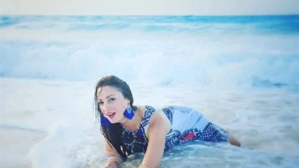 نيرمين الفقي بإطلالة تثير الجدل على السوشيال ميديا في إجازتها أثارت الفنانة نرمين الفقي جدلا كبيرا على وسائل التواصل الاجتماعي بسبب إطلالاتها الأخيرة